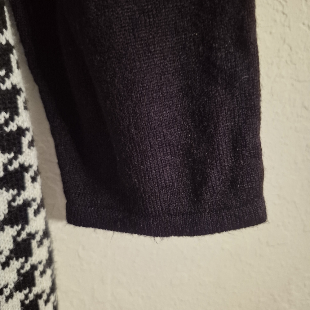 Black and White Knit Houndstooth Midi Dress. - Picture 4 of 6